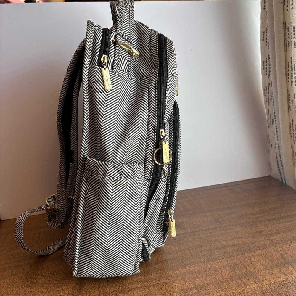 Ju-Ju-Be Be Right Back Diaper Bag black & white striped with gold hardware - Picture 8 of 13